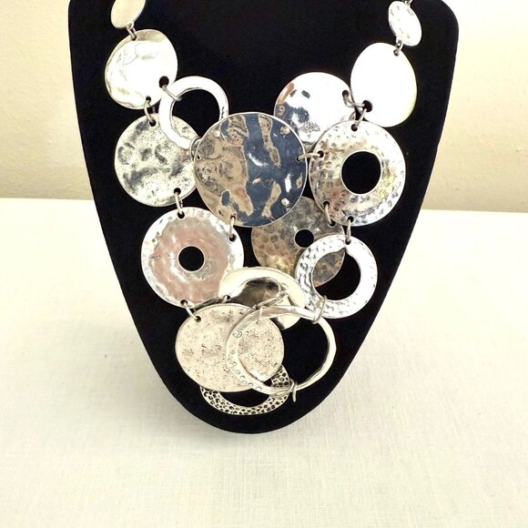 Chicos Hammered Disc Bib Necklace 17 to 20in Silver Tone Statement Chain - Picture 13 of 15